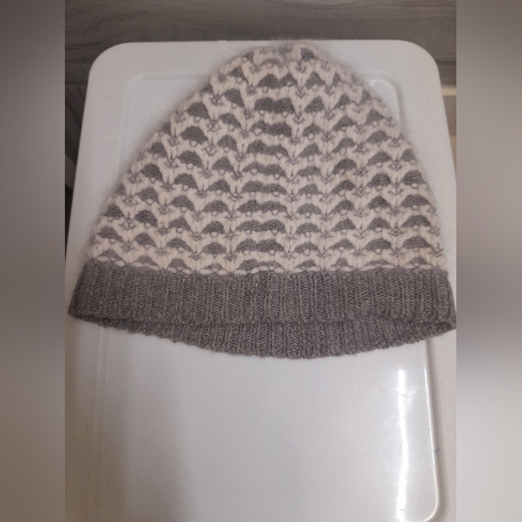 Club Monaco - Cashmere Blend Winter Hat/Toque - Picture 2 of 7